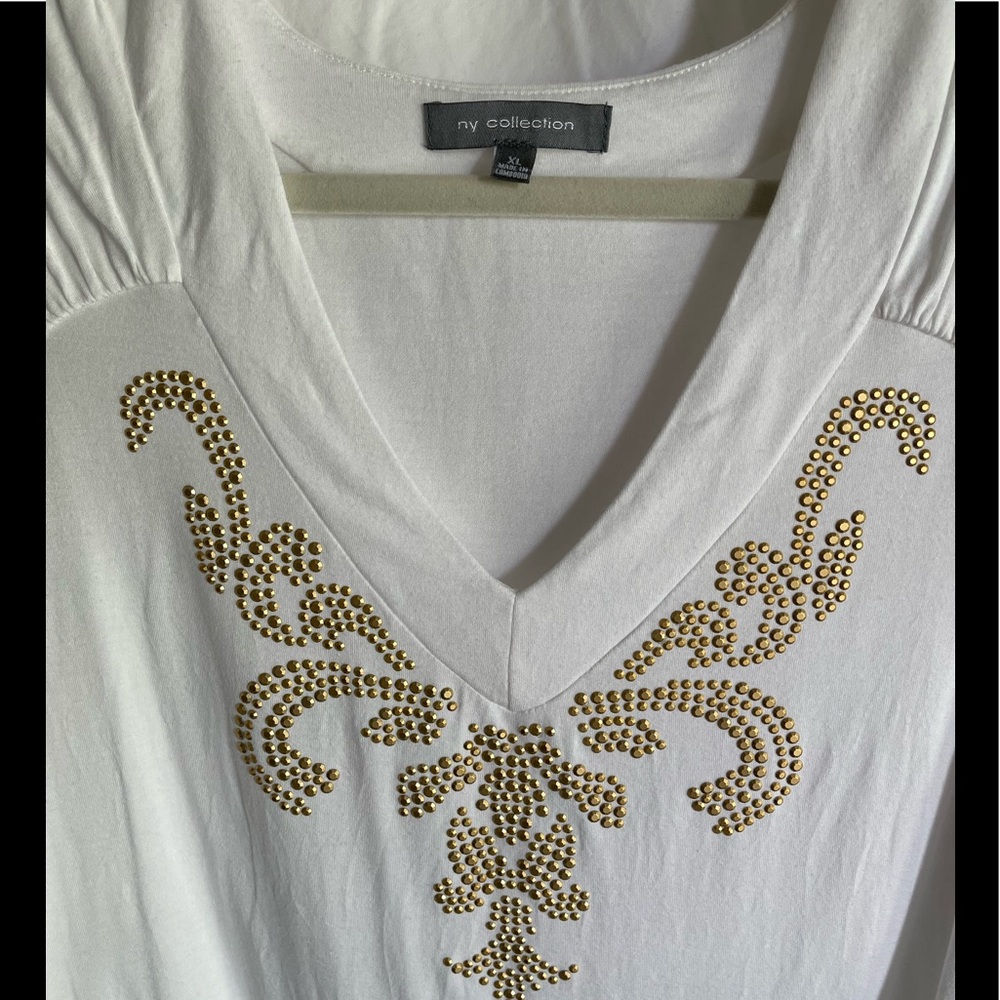 V neck tank top white/cream XL front design EUC very soft
